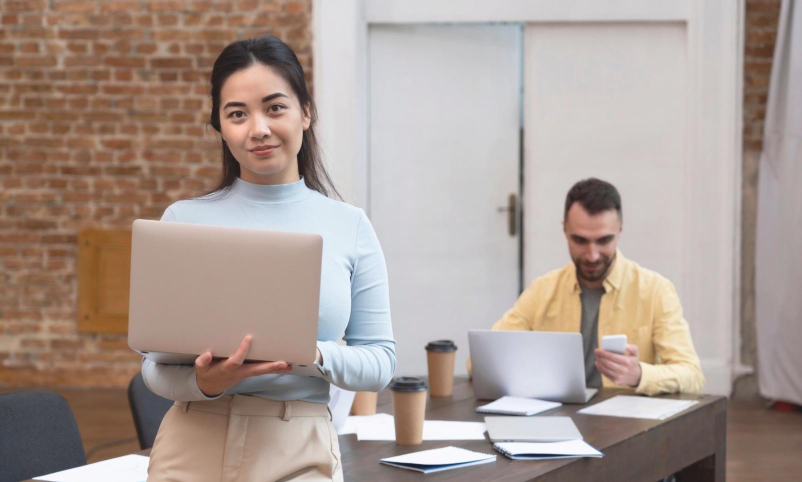 Estudio de informes anuales y documentos corporativos